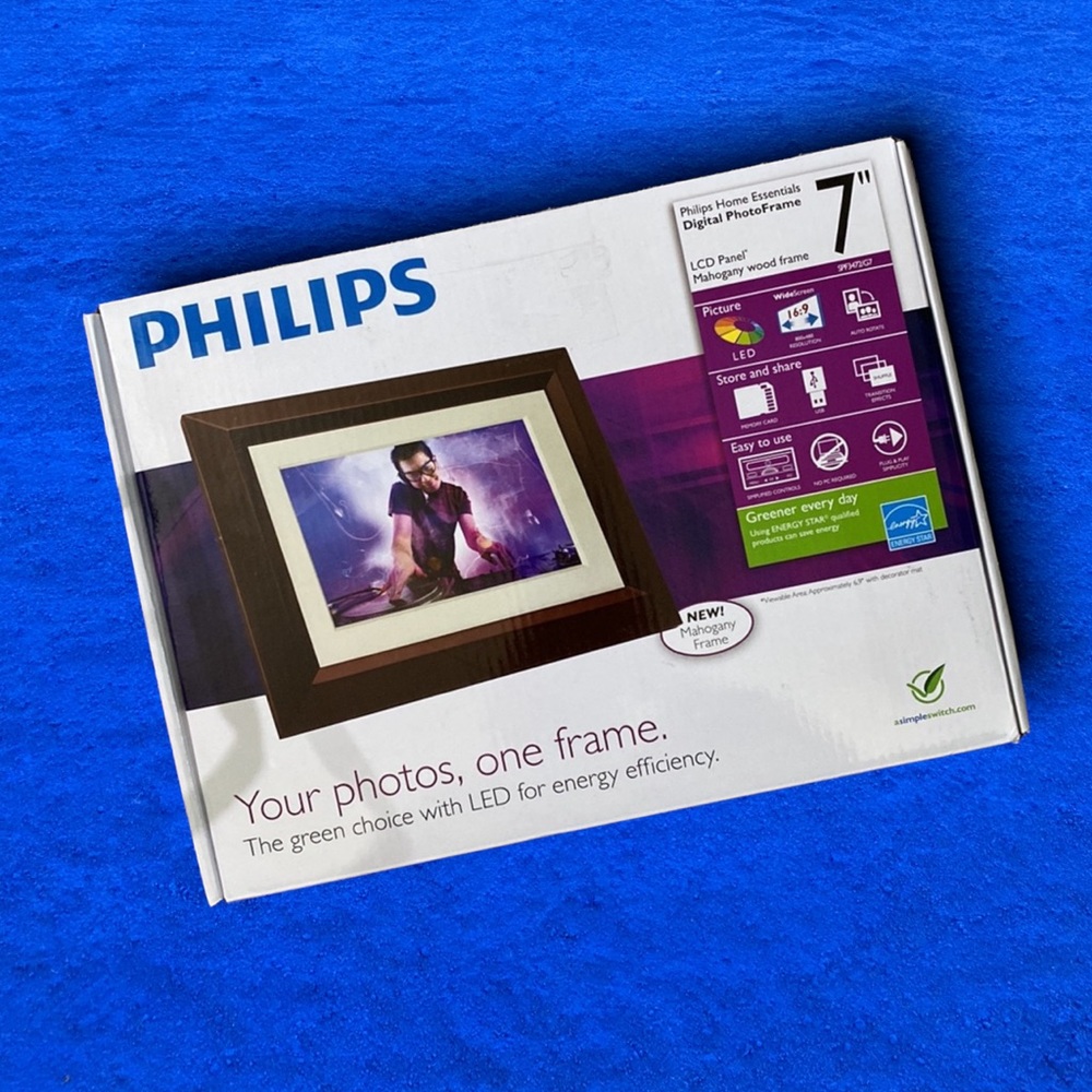 Philips 7-Inch Digital Photo Frame SPF3470/G7 $68 Mahogany in box
